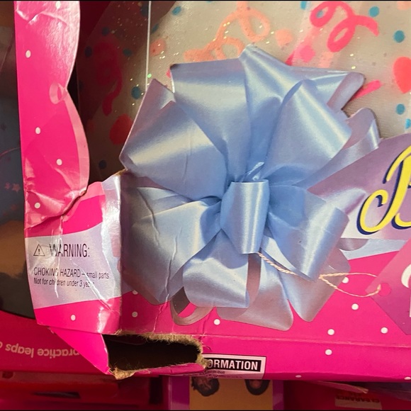 Birthday Barbie 1994 - Picture 4 of 7